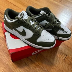 New In Box Nike low dunks size 6.5 women’s
